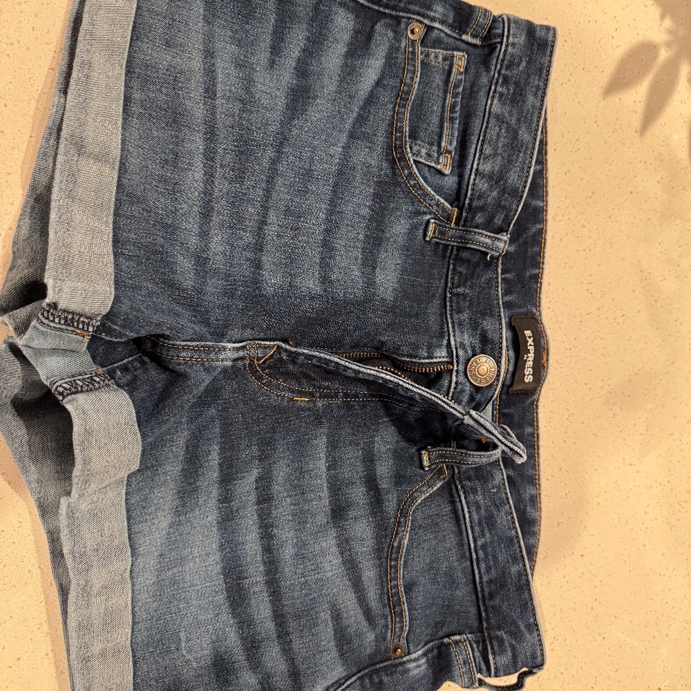 Women express Jean shorta